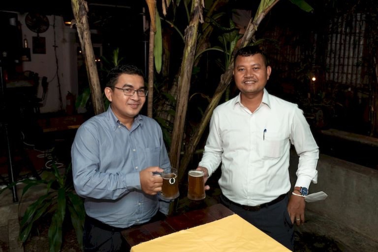 Two members at an AmCham Cambodia networking evening